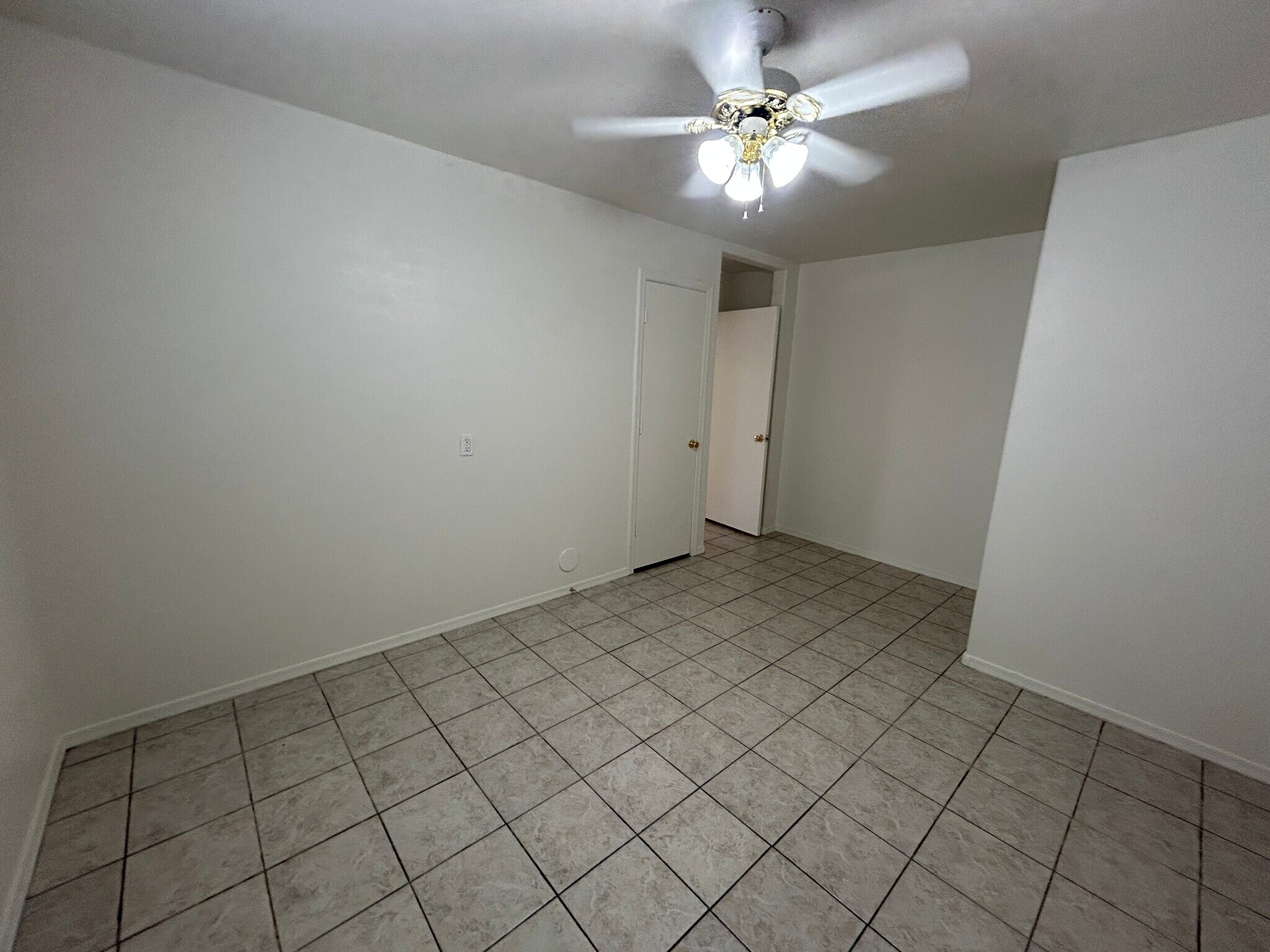 Building Photo - 7399 W Solano Dr S