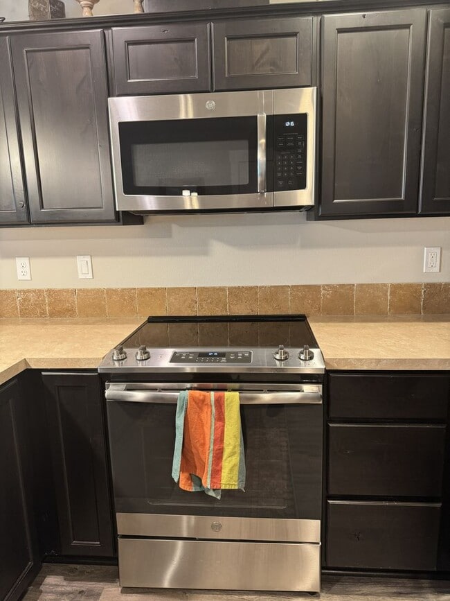 Building Photo - Furnished Hermiston Rental