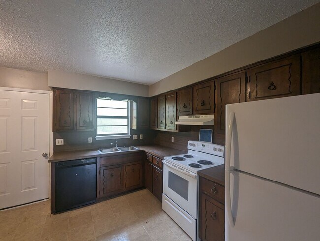 Primary Photo - 130/140 Broadwater Duplex
