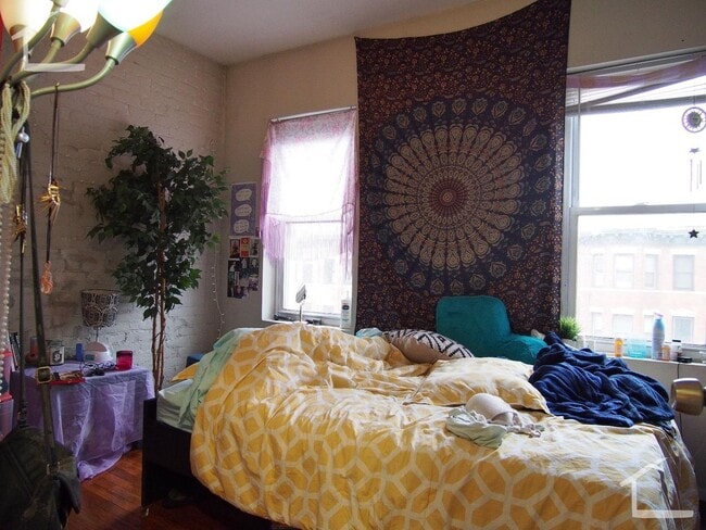 Building Photo - Mission Hill Area. No Brokers Fee, Hot Water Included, Eat-in Kitchen, Parking for Rent