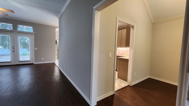Building Photo - 3817 Yellowstone Pl