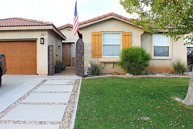 Building Photo - Single-Story Beauty with RV Parking in Nor...