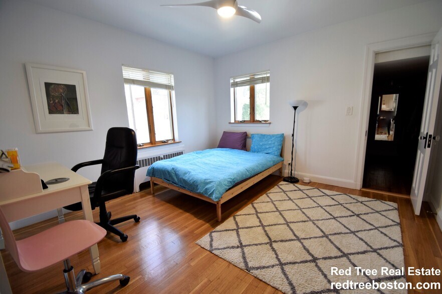 Building Photo - 75 Somerset Rd