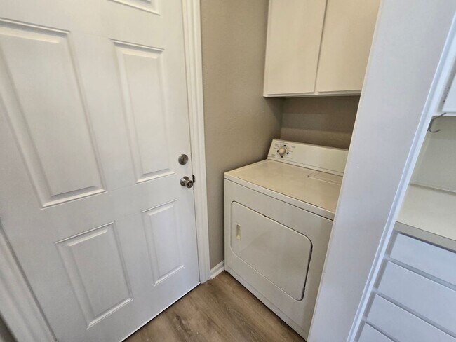 Building Photo - Charming Newly Remodeled Rental Home in a Quiet Neighborhood