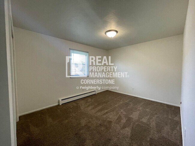 Building Photo - Bright 2-Bedroom with Private Deck & Heat ...