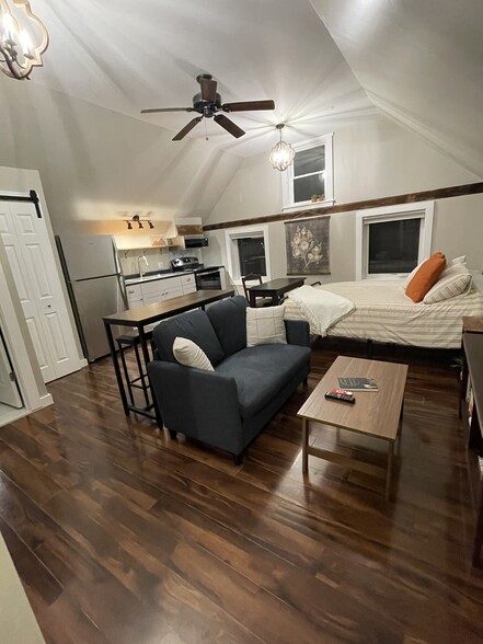 Building Photo - 20 N Main St