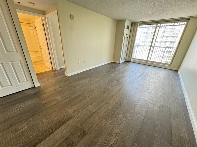 Building Photo - 8 Museum Way