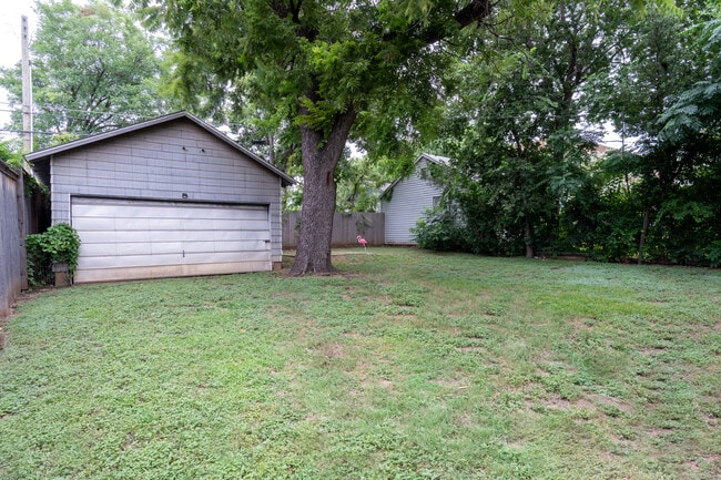 Building Photo - 4033 Bryce Ave