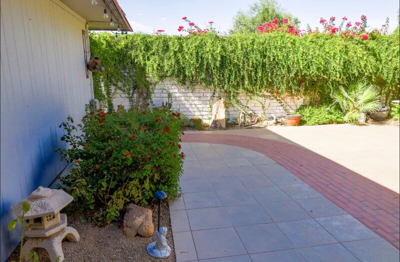 Building Photo - 10705 W Topaz Dr