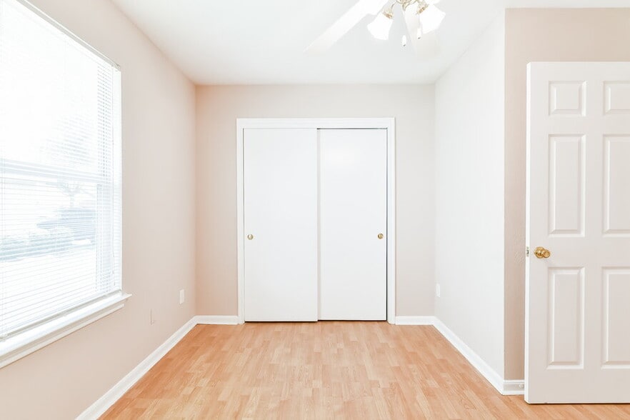 Building Photo - 18918 Brownstone Mills Dr