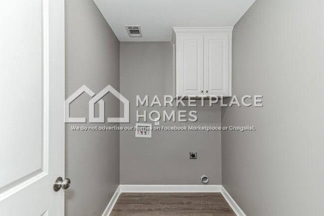 Building Photo - 823 W 20th St