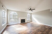 Building Photo - Fully Remodeled 3-Bedroom Townhome