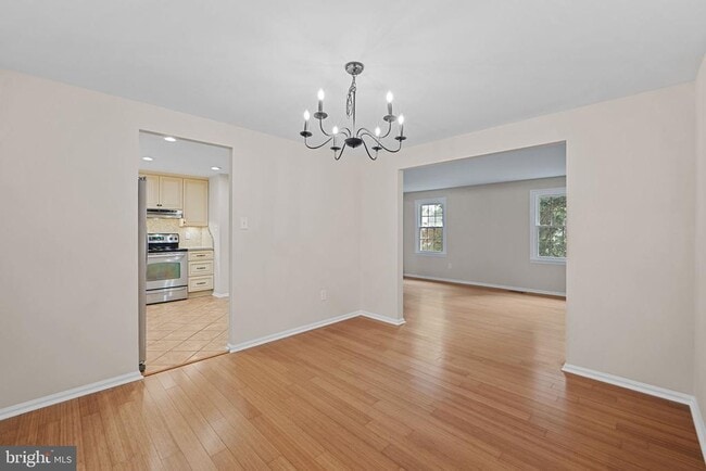 Building Photo - 6361 Woodland Ridge Ct