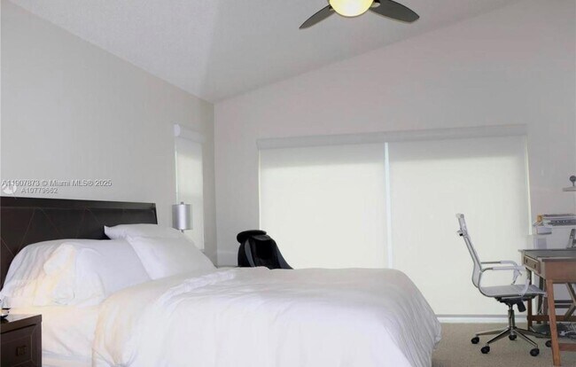 Building Photo - 3341 Overlook Rd