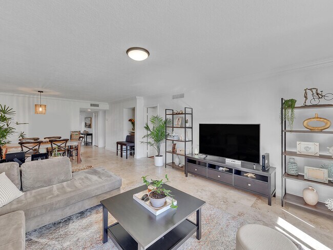 Building Photo - 359 Lakeview Dr