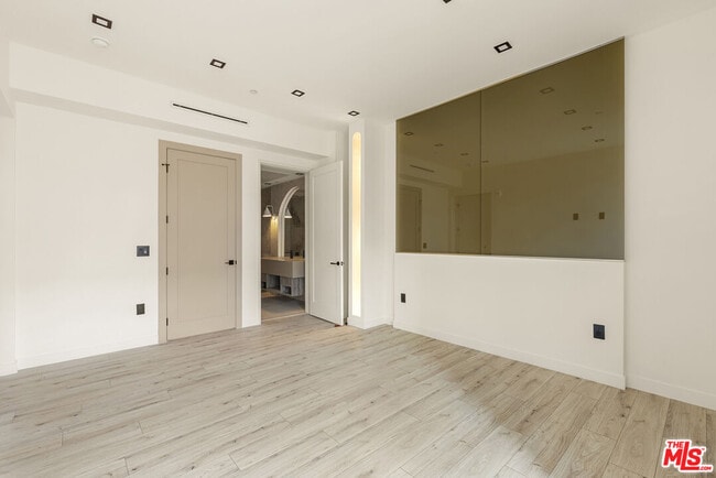 Building Photo - 1021 N Ogden Dr