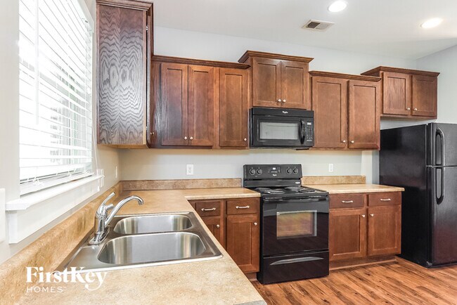 Building Photo - 5576 Park Side Rd