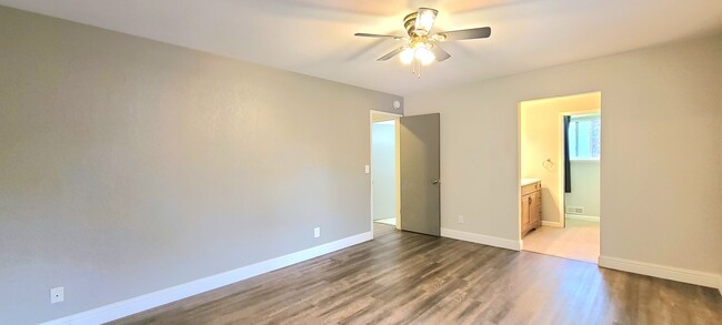 Building Photo - Beautiful and Spacious 3bd / 2bth w/ bonus...