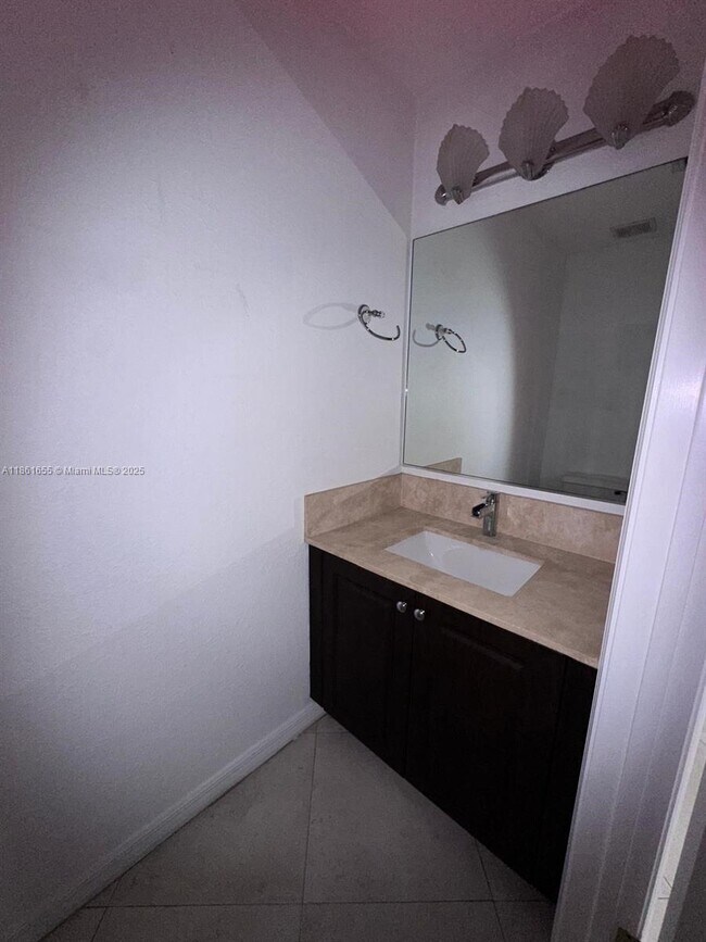 Building Photo - 991 Sevilla Cir