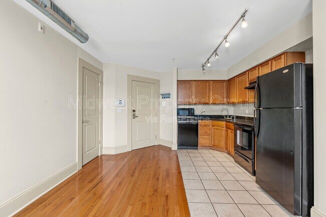 Building Photo - 4244 Chouteau Ave
