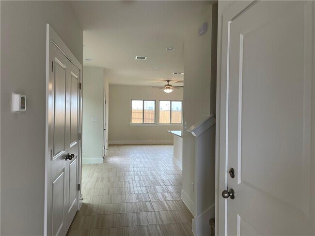 Building Photo - 526 White Steppe Way