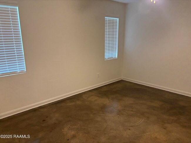 Building Photo - 105 San Carlos Cir