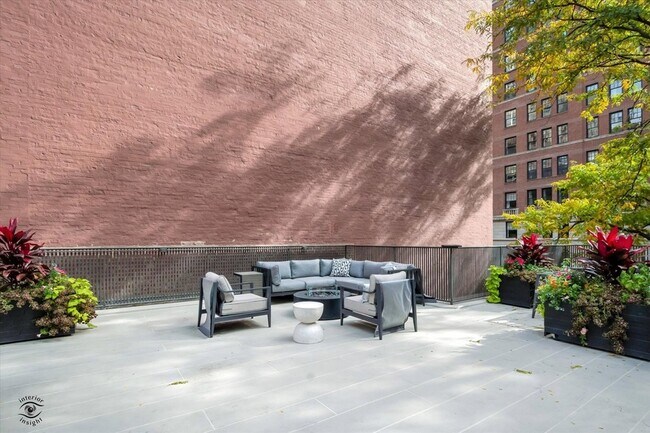 Building Photo - 200 E Delaware Pl