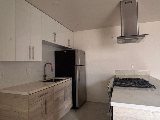 Building Photo - 2 bedrooms 1 bath home in Imperial Beach. ...