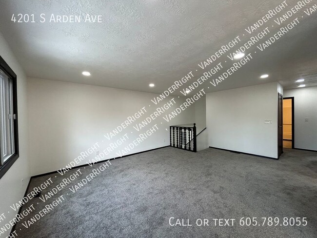 Building Photo - 4201 S Arden Ave