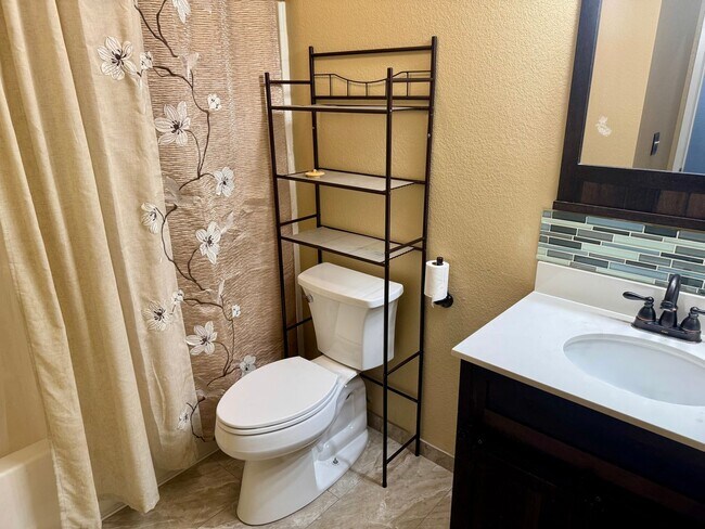 Building Photo - 3 Bedroom 2 Bathroom home at end of Cul-De-Sac