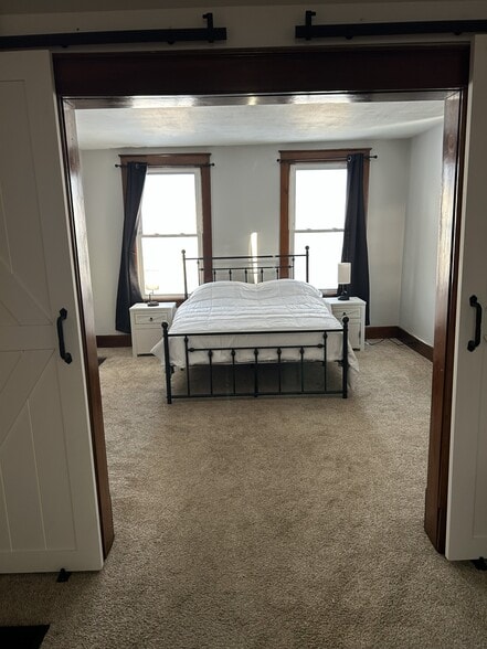 Building Photo - 347 N Linden St