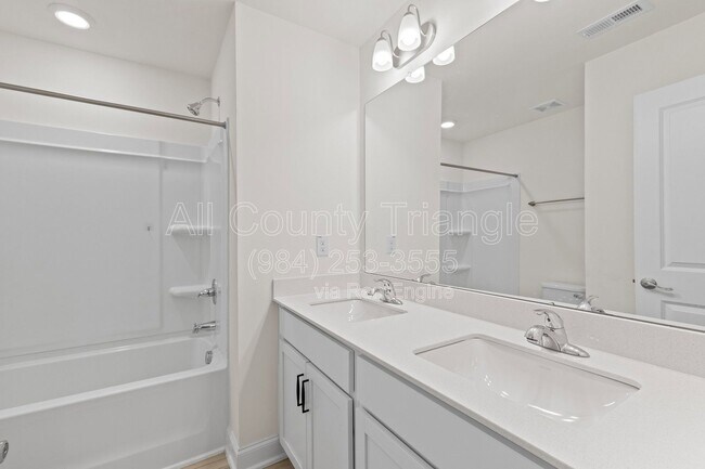 Building Photo - 1176 Channel Drop Dr