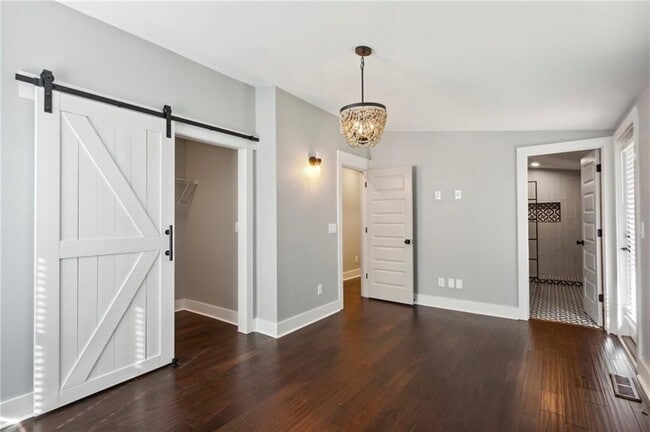 Building Photo - 3258 Highland Dr SE