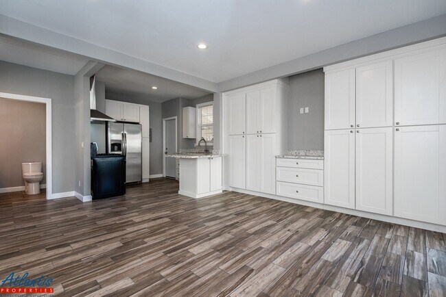 Building Photo - (Lease-up Only) Thirteenth St N 855