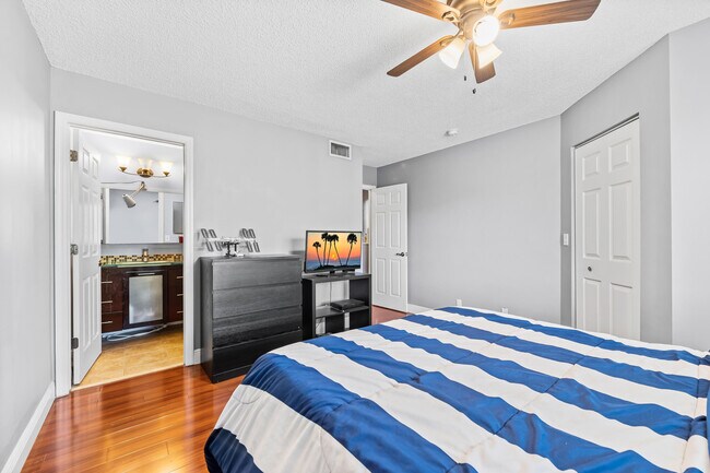 Building Photo - 2185 Salerno Cir
