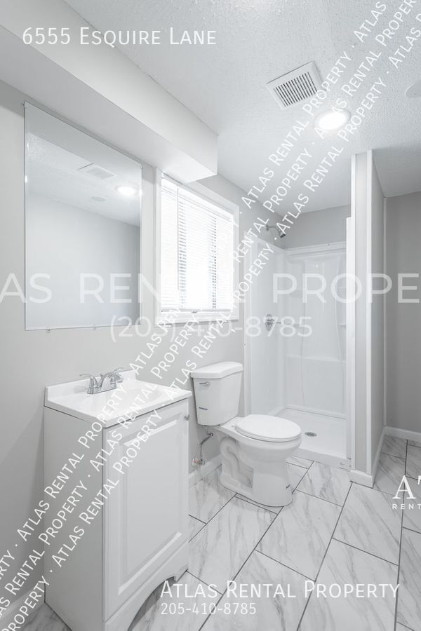 Building Photo - 6555 Esquire Ln