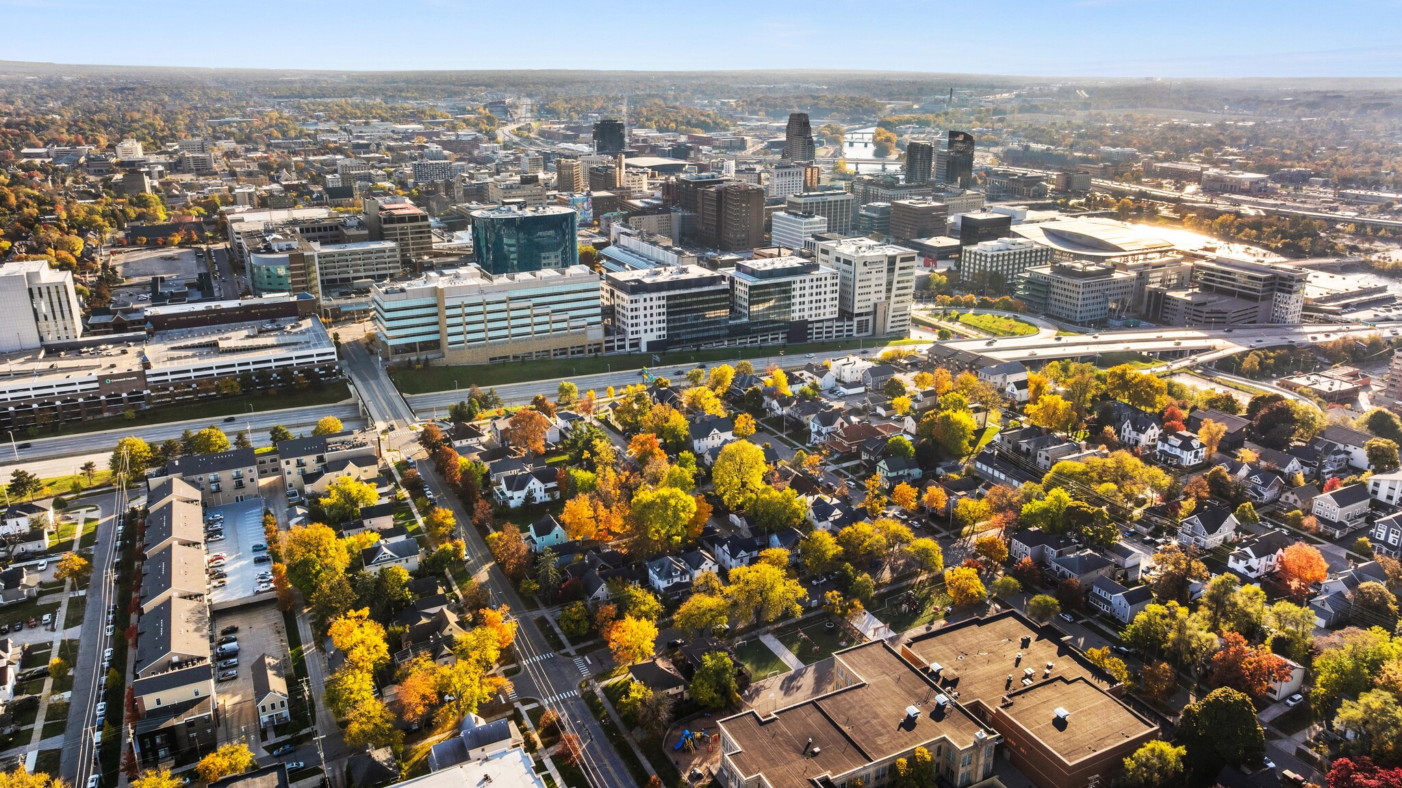 Building Photo - 127 Trowbridge St NE