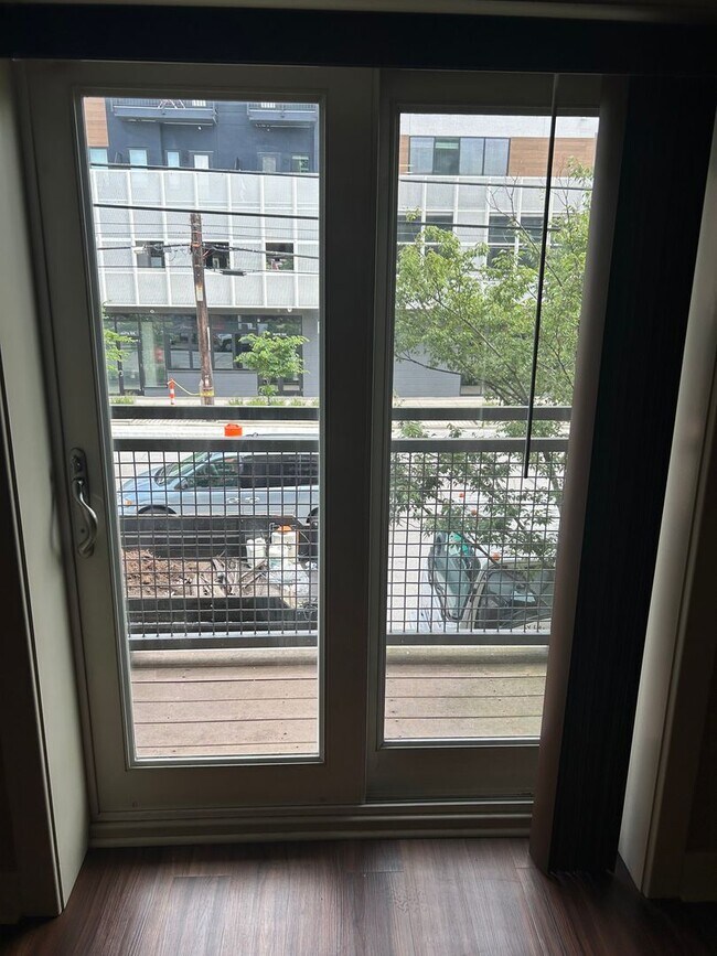 Building Photo - Condo in Nulu