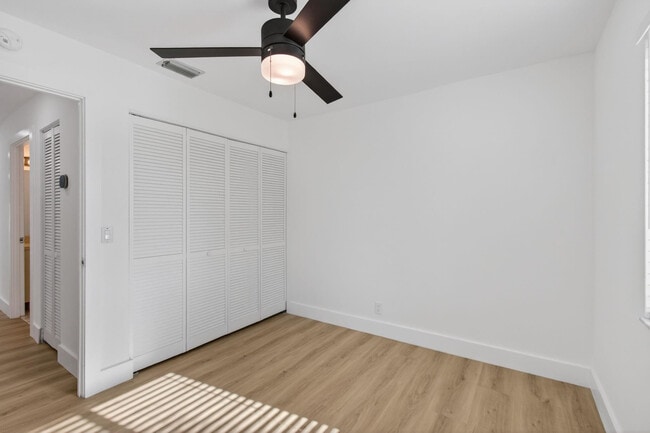 Building Photo - 6425 96th Pl S