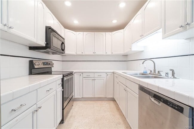 Building Photo - 376 Miraleste Dr