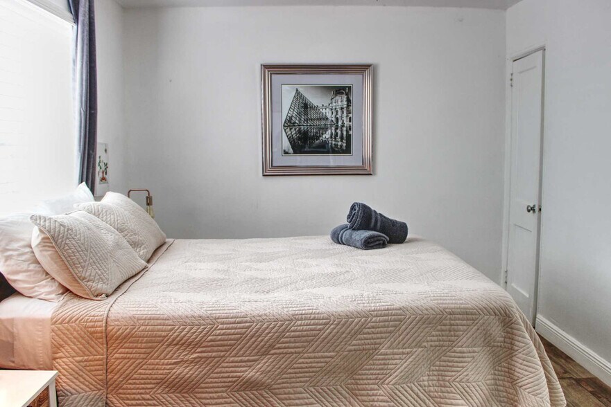 Building Photo - 329 Madison St