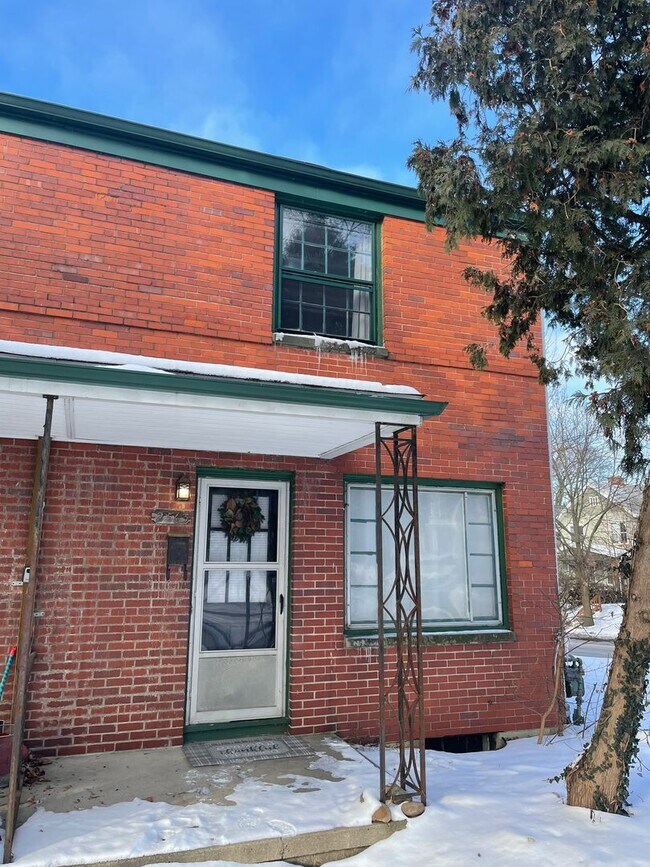 Primary Photo - 2563 Medary Ave