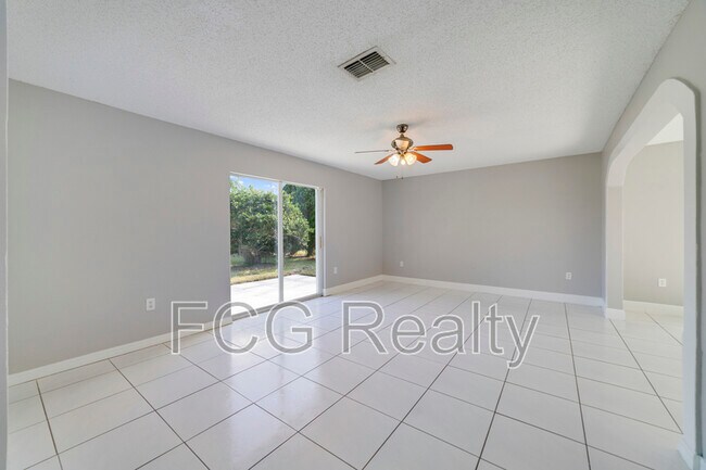 Building Photo - 3170 Santa Cruz Dr