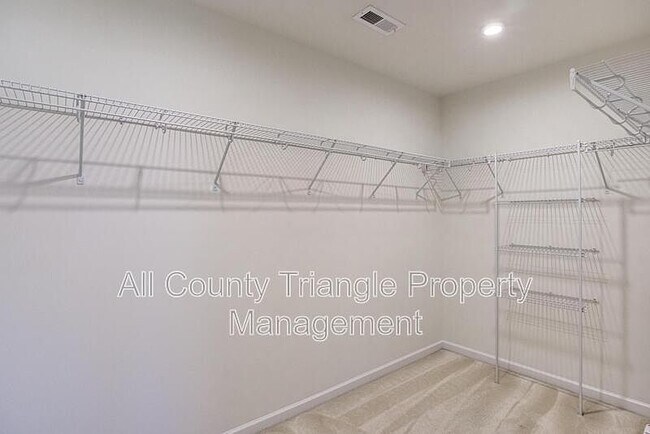 Building Photo - 728 Lampwick Ln