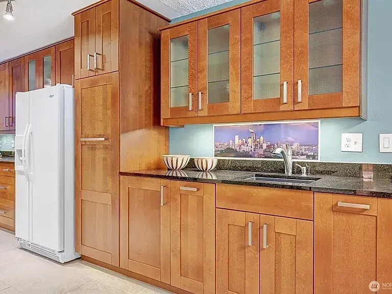 Wet bar/Kitchen - 13283 15th Ave NE