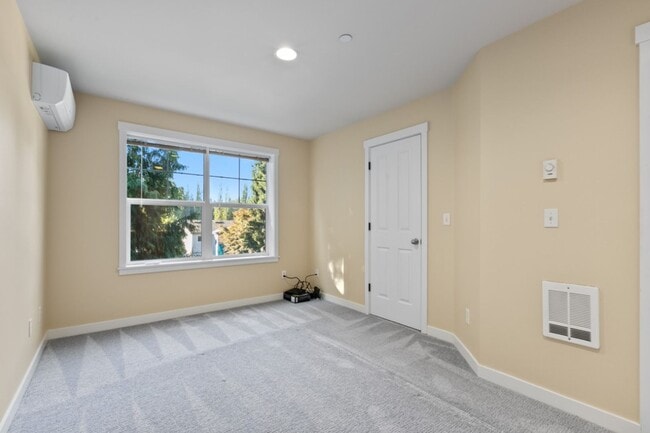 Building Photo - 3bd/2.25ba Seattle Townhouse