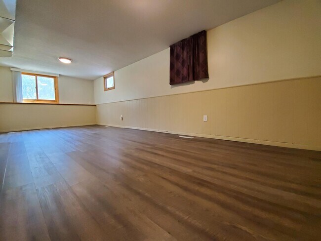 Building Photo - 4023 5th Pl NW