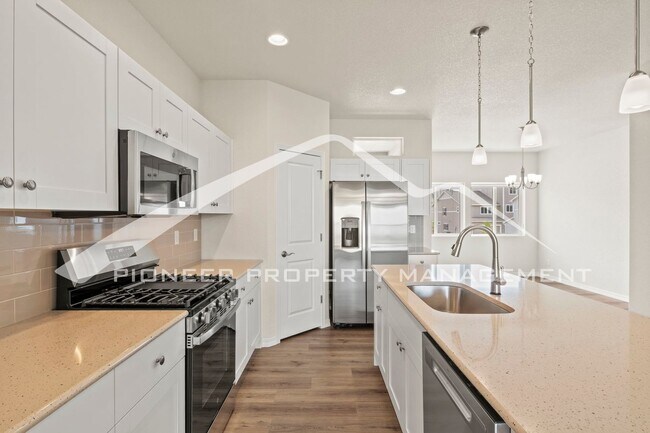 Building Photo - Modern 3-Bed + Office. Multi-Level Townhou...