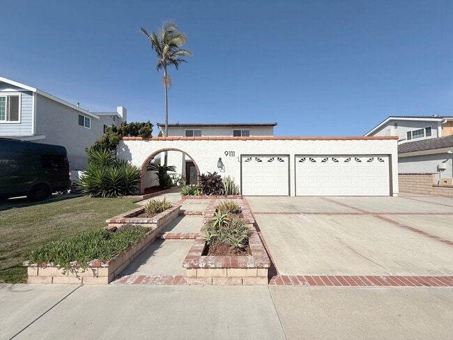 Building Photo - Stunning Remodeled Home in South Huntington Beach – Minutes to the Beach!