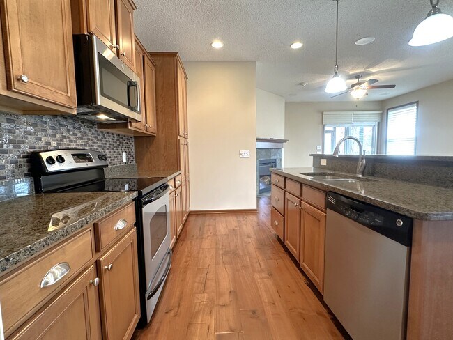 Building Photo - 6218 Shadyview Ln N